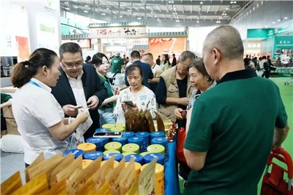 我與中部農(nóng)博會(huì)的24年 | 集團(tuán)公司副董事長(zhǎng)吳浩人：連續(xù)24年參加，進(jìn)行品牌展示與新品推廣