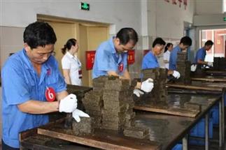 熱烈祝賀集團白沙溪茶廠總經(jīng)理劉新安、常務副總經(jīng)理肖益平、益陽茶廠質(zhì)管部經(jīng)理黃燕入選第四批省級非物質(zhì)文化遺產(chǎn)代表性傳承人